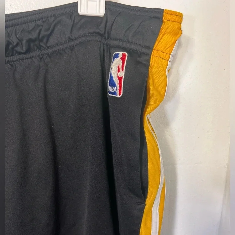 Los‎ Angeles Lakers Adidas Trefoil Stripe Black Gold Shorts M, Oversized
